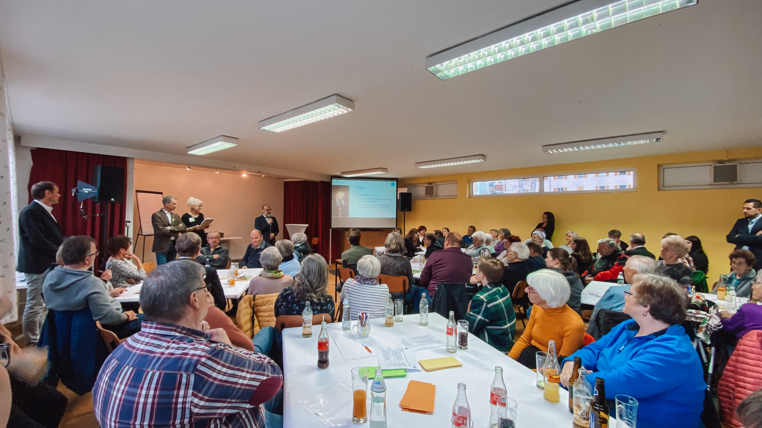 Am 31. März luden Stadtgemeinde Kapfenberg, GEMYSAG und Stadtwerke Kapfenberg zum Siedlungsfest in der Hochschwabsiedlung ein. Zahlreiche Anrainer und Interessierte nahmen an den Workshops teil.